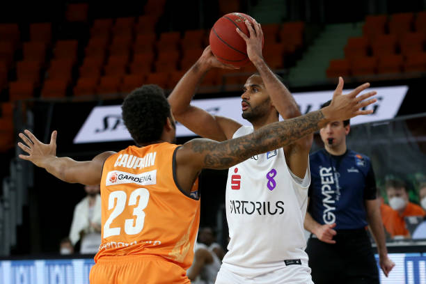 甲赛场上的 甲赛场上的