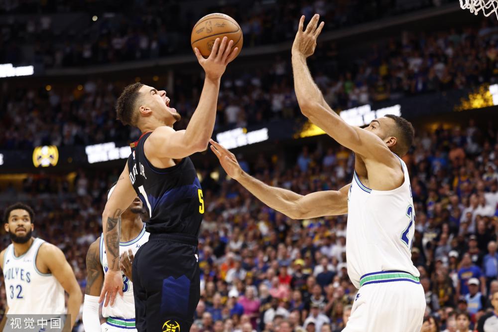 具侵略性的 具侵略性的